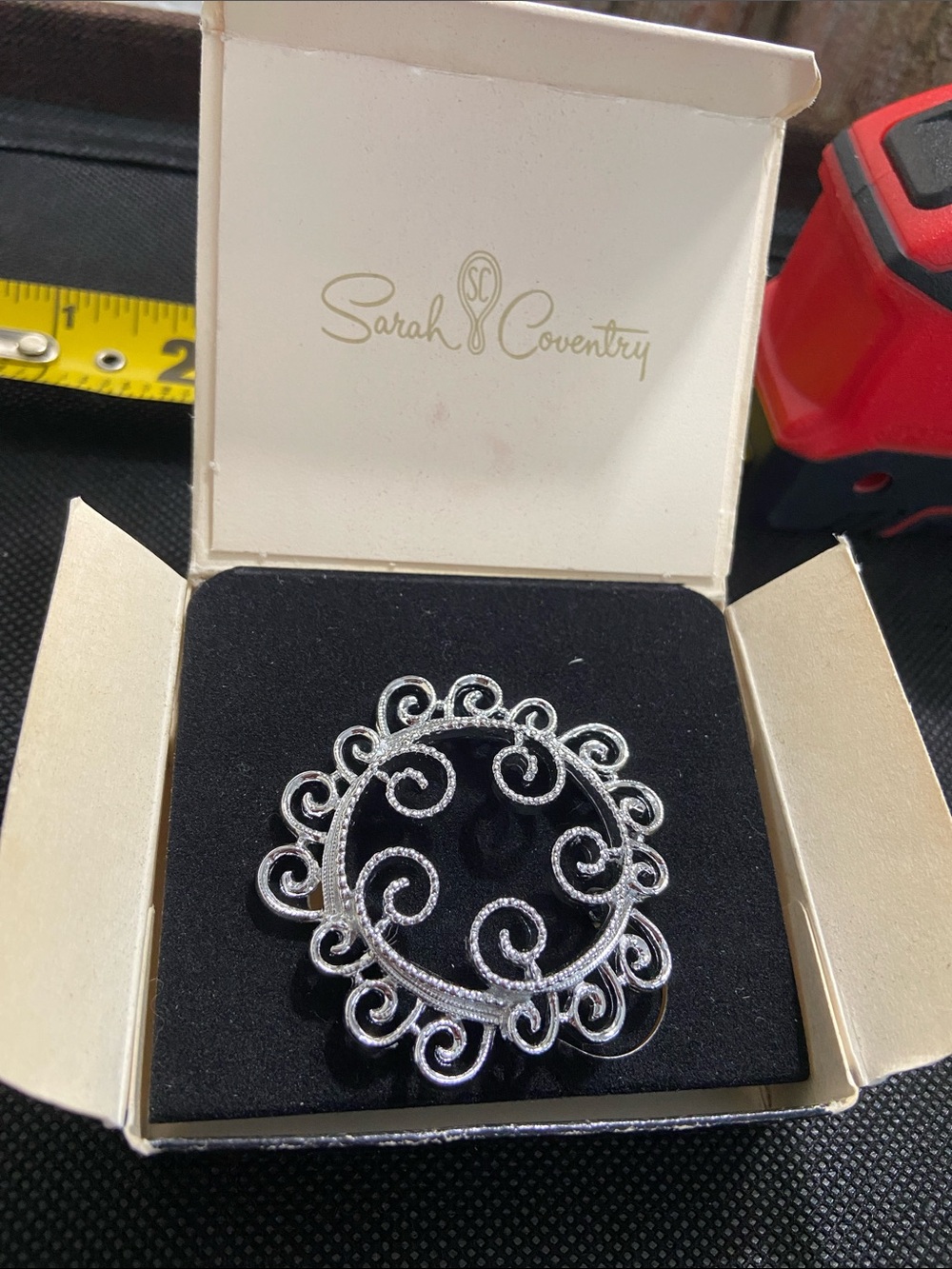 New old stock, Sarah Coventry Silvertone brooch Silvery Mist ;
number 6407